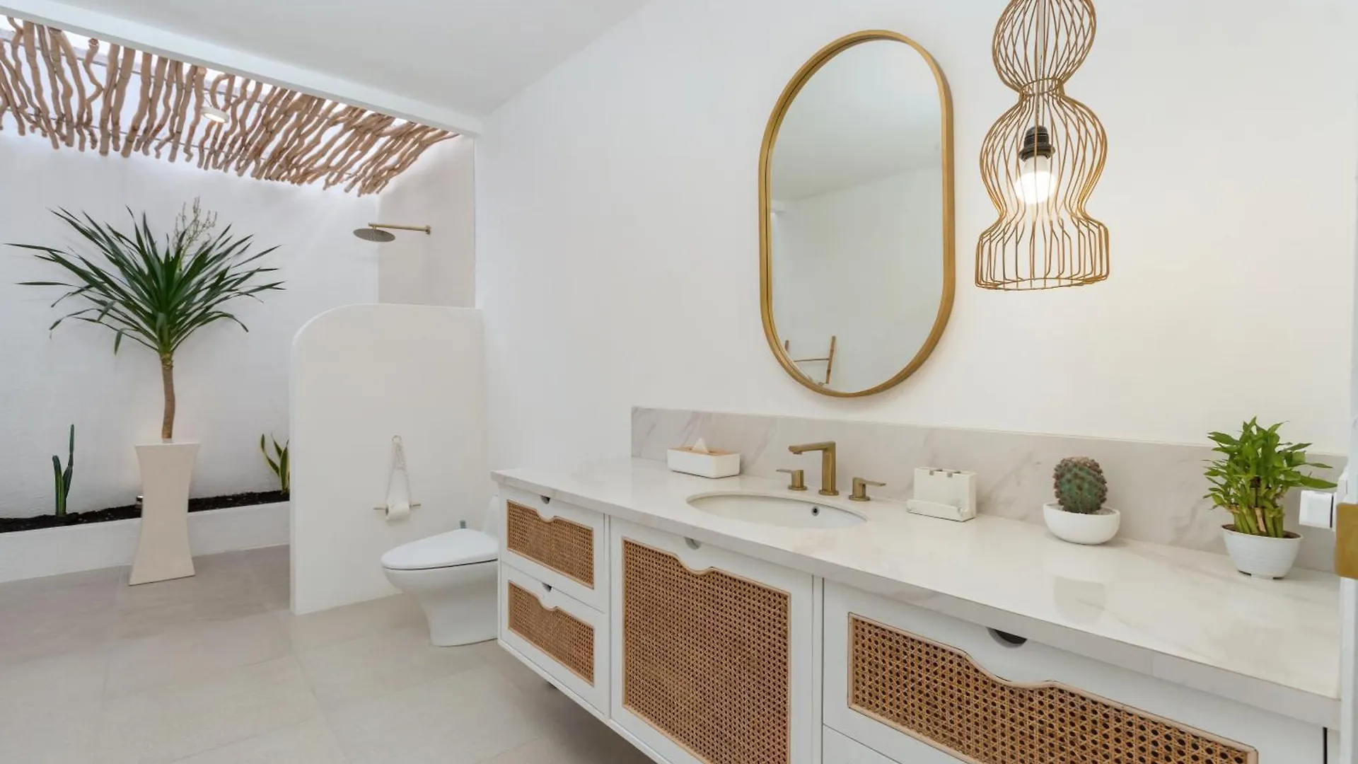 Villa Weiss Berawa Canggu